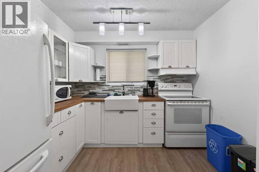 1920 31 Street SW — photo 16 of 26