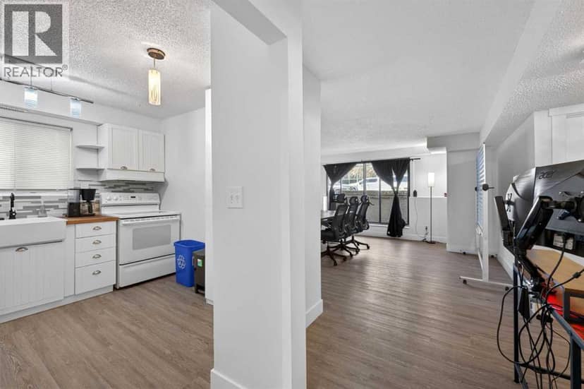 1920 31 Street SW — photo 17 of 26