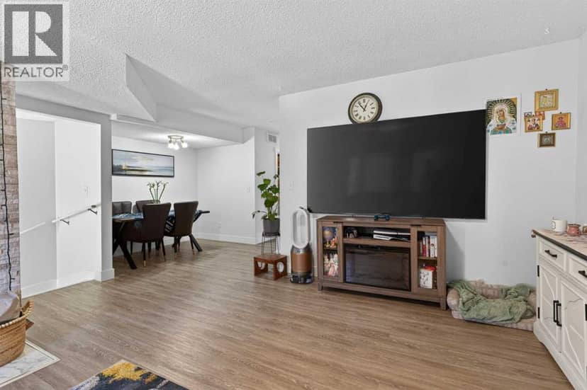 1920 31 Street SW — photo 9 of 26