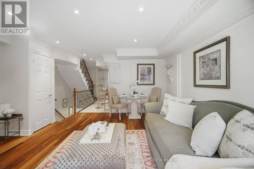 10 - 228 St George Street — photo 11 of 38
