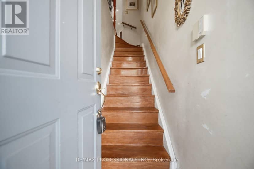 10 - 228 St George Street — photo 5 of 38