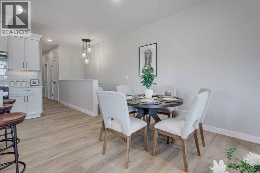 15 Ellington Crescent — photo 12 of 27