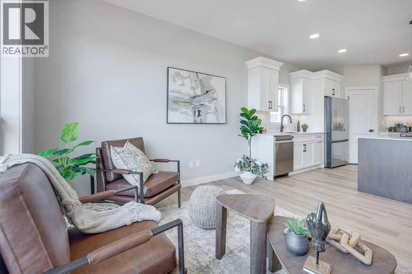 15 Ellington Crescent — photo 11 of 27