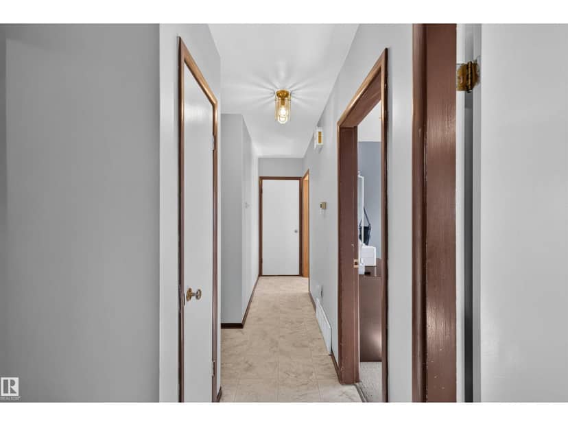 11119 137 AV NW — photo 15 of 40