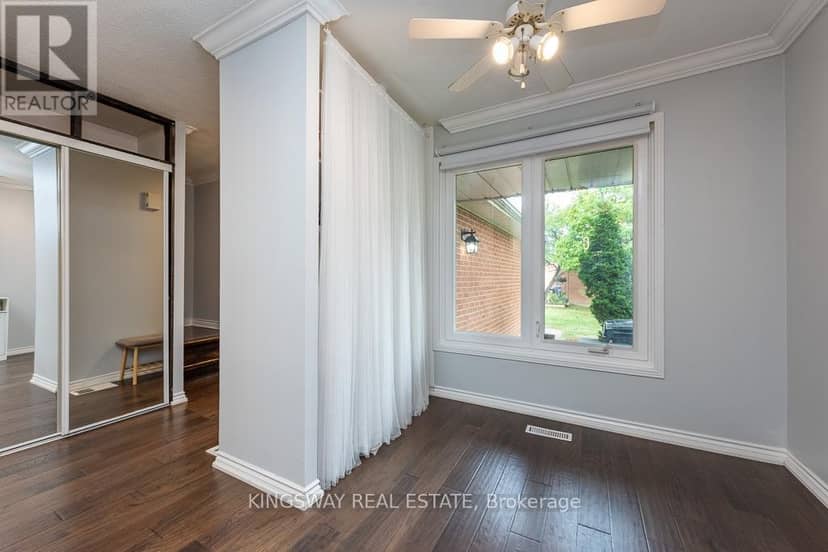 22 - 525 Meadows Boulevard — photo 14 of 40