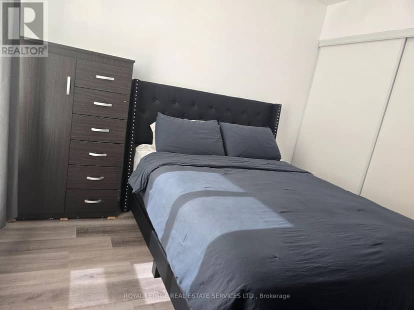 601 - 840 Queens Plate Drive — photo 14 of 18