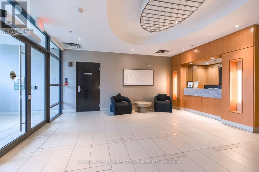 601 - 840 Queens Plate Drive, Toronto, photo 3
