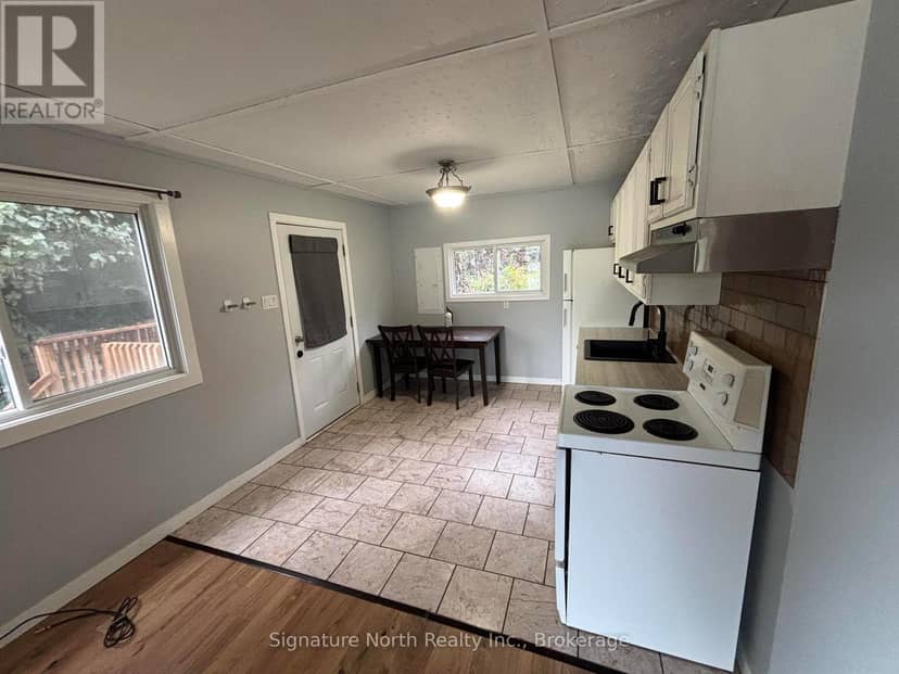 70 Maple Crescent — photo 11 of 16