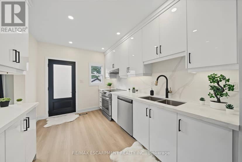 234 Balmoral Avenue S — photo 12 of 37