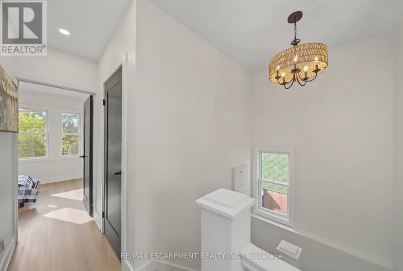 234 Balmoral Avenue S — photo 15 of 37
