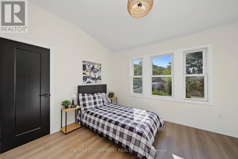 234 Balmoral Avenue S — photo 21 of 37