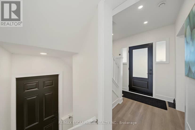 234 Balmoral Avenue S — photo 23 of 37