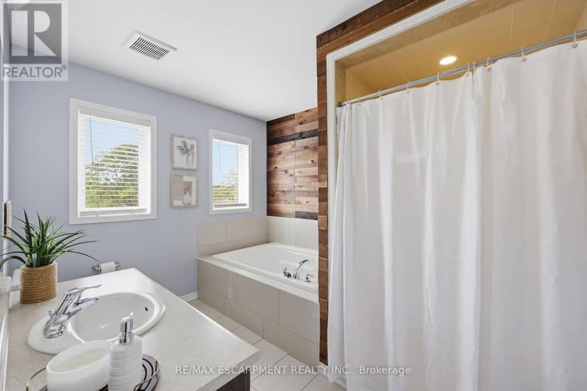 47 Larry Crescent — photo 24 of 39