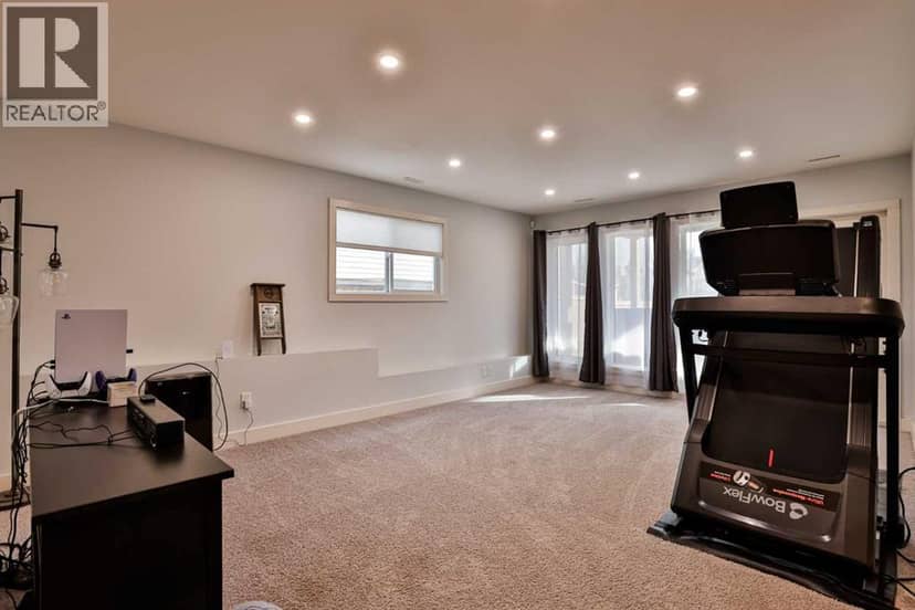 1616 Coalbanks Boulevard W — photo 18 of 26