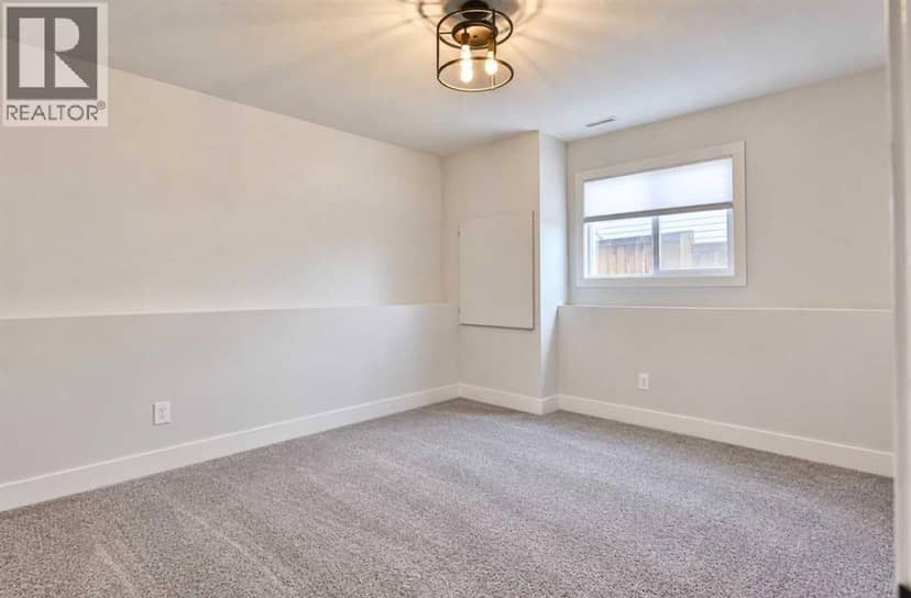1616 Coalbanks Boulevard W — photo 22 of 26