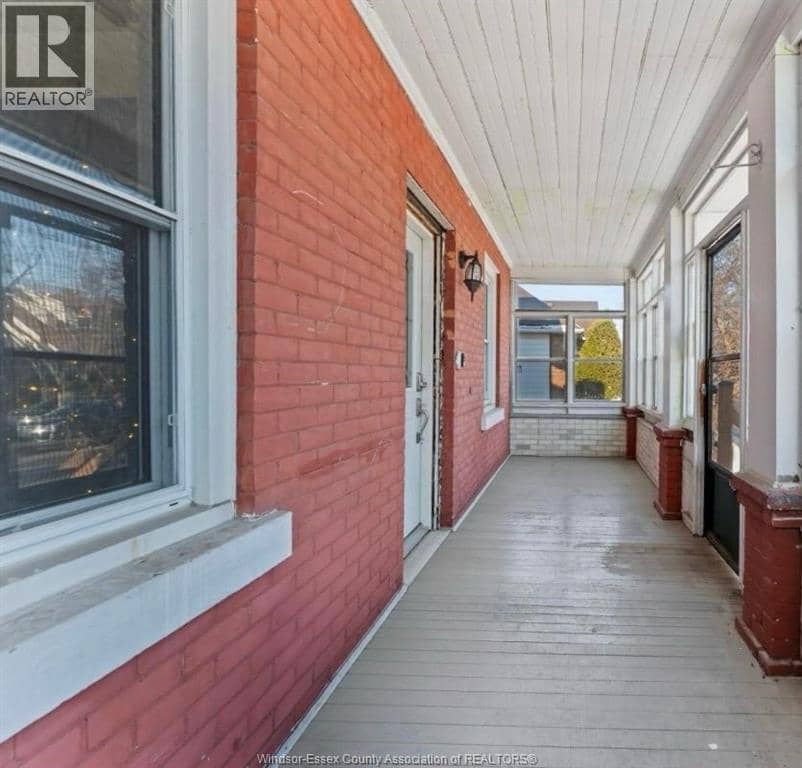 977 Gladstone — photo 4 of 11