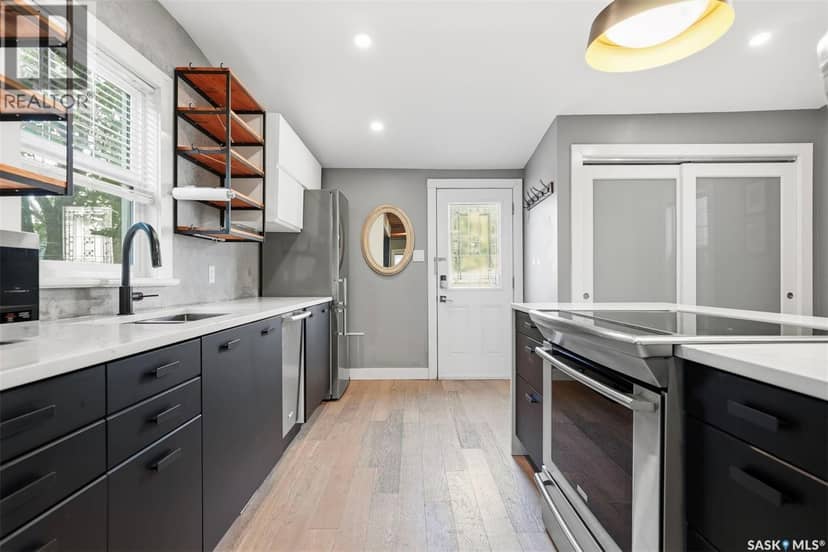 408 E Avenue S — photo 11 of 40