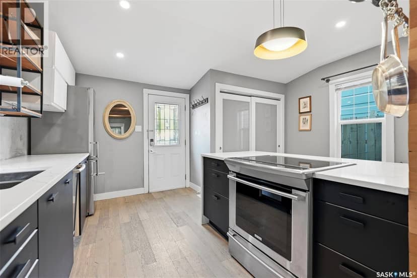 408 E Avenue S — photo 12 of 40