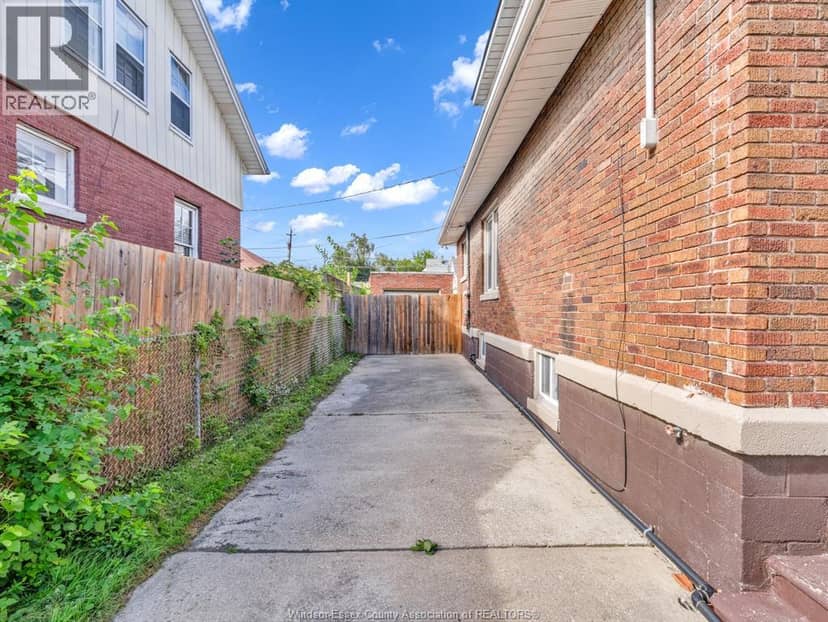 172 Giles Boulevard — photo 5 of 40