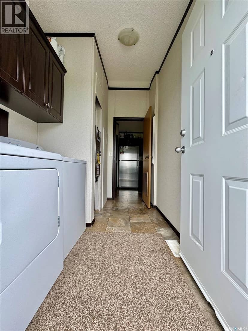 511 Arundel AVENUE S — photo 3 of 39