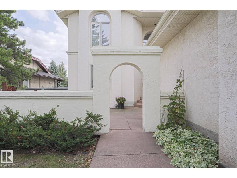 995 Ogilvie Bv NW, Edmonton, photo 2
