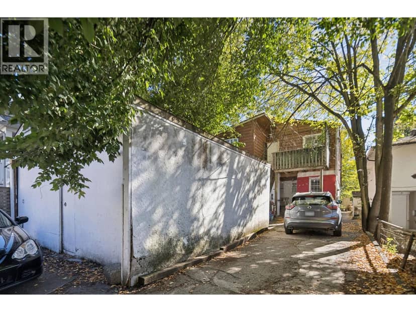 695 E 12TH AVENUE, Vancouver, photo 2