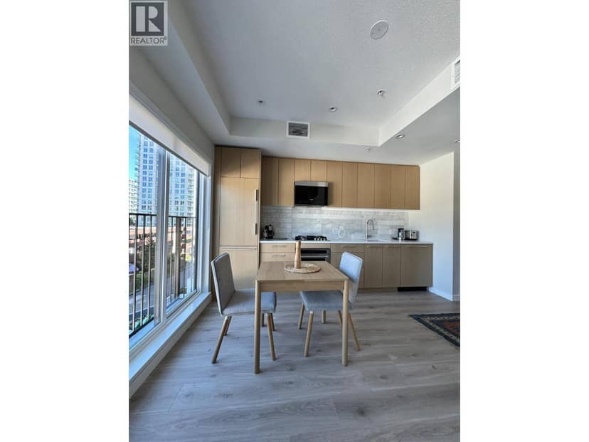 410 110 E 17TH STREET, North Vancouver, photo 2