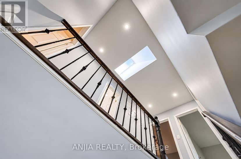 58 Summerfeldt Crescent — photo 15 of 37