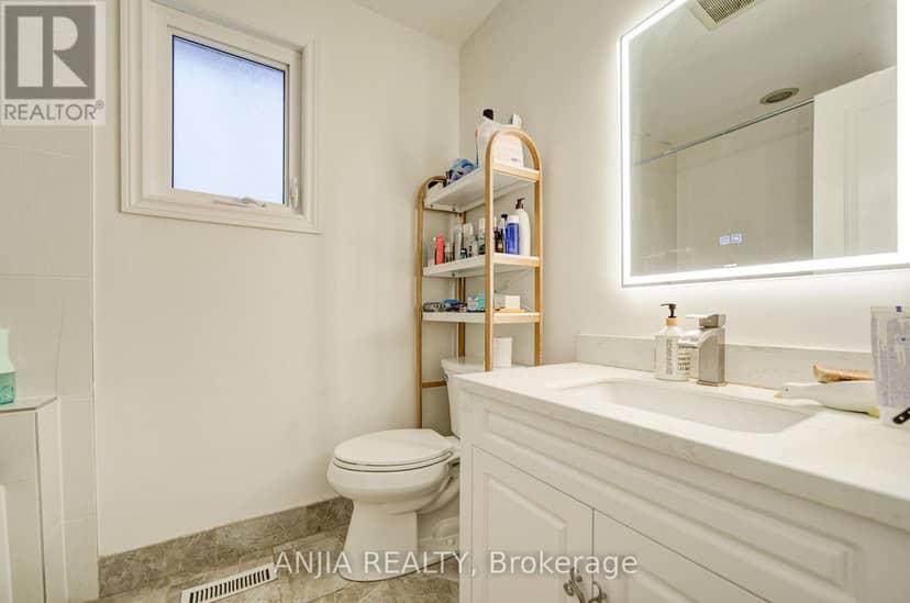 58 Summerfeldt Crescent — photo 28 of 37