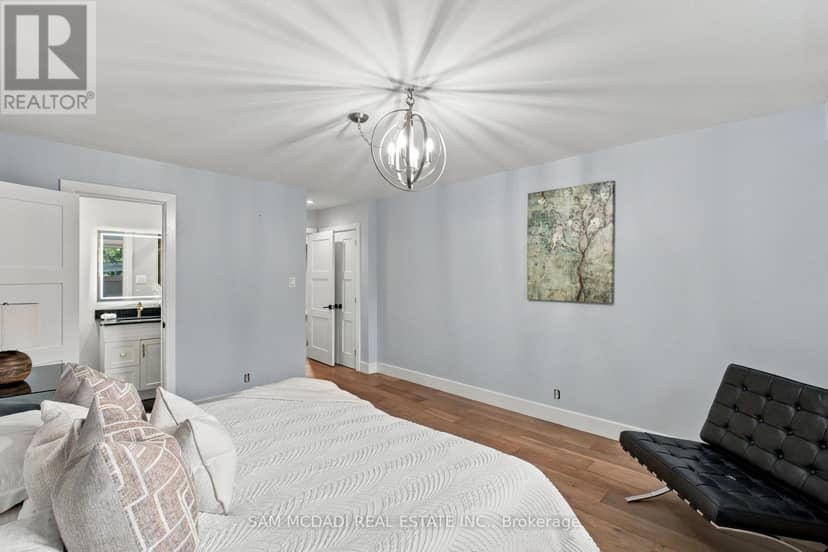 1357 Saginaw Crescent — photo 14 of 40