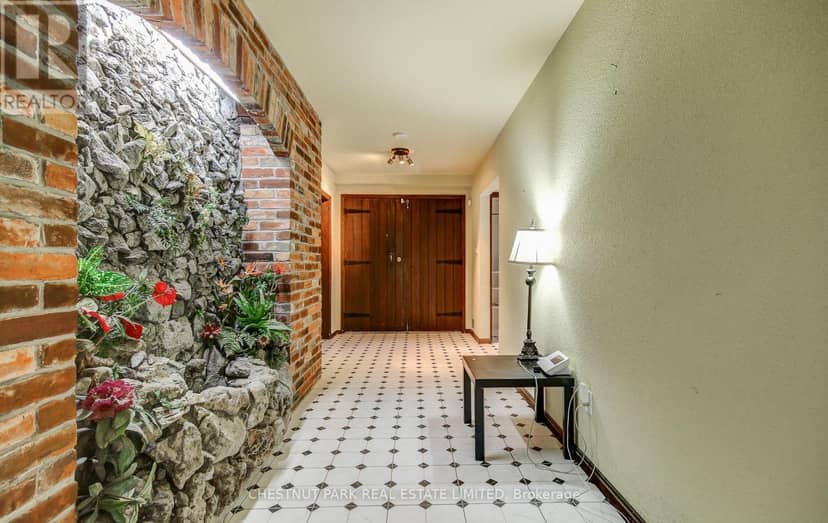 62 Chapel Street, Brampton, photo 3