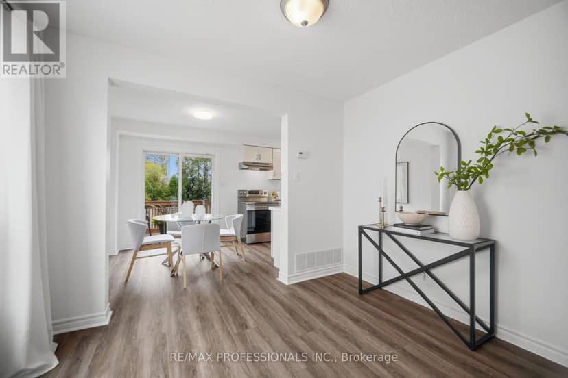 6081 Fullerton Crescent — photo 13 of 40
