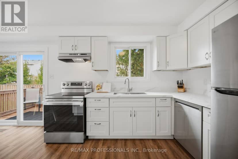 6081 Fullerton Crescent — photo 17 of 40