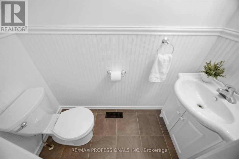 6081 Fullerton Crescent — photo 20 of 40