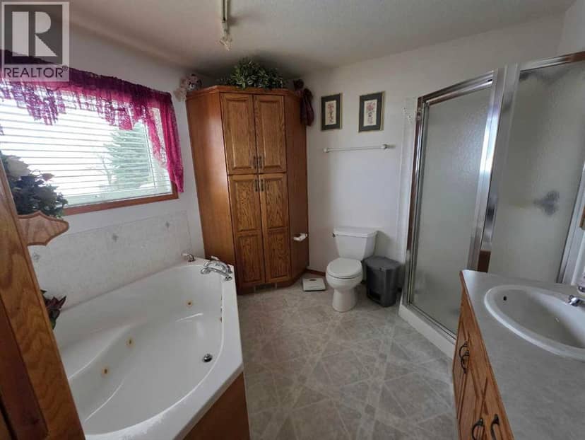 221044 Twp Rd 50 — photo 12 of 40