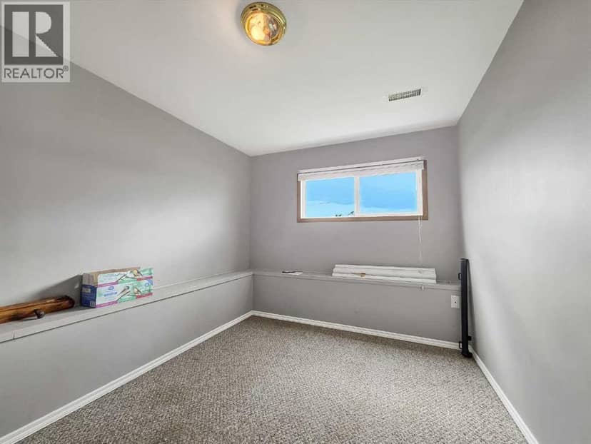 9826 101 Street — photo 13 of 14