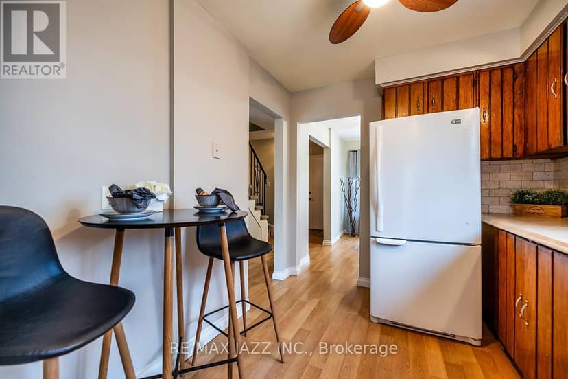 1347 Mary Street N — photo 16 of 40