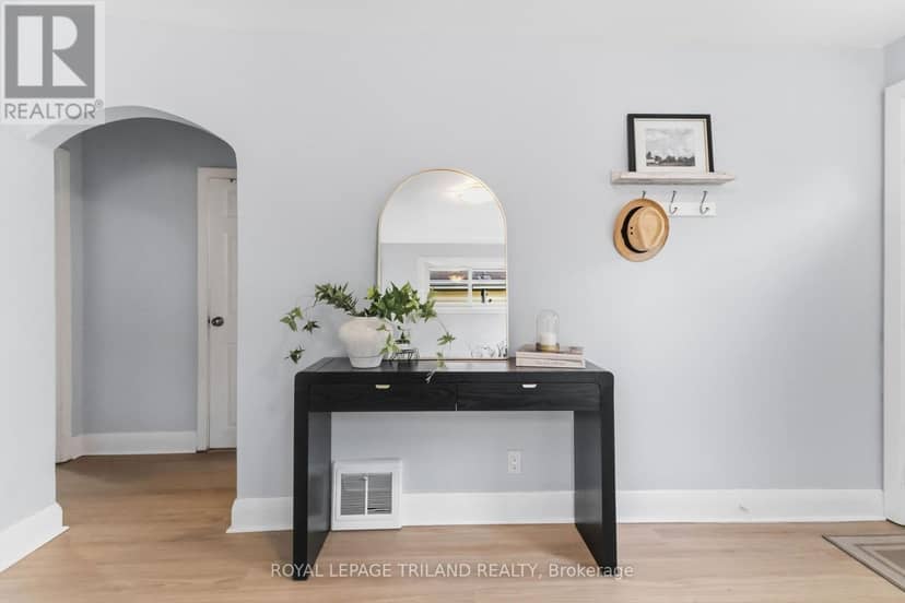 1628 Churchill Avenue — photo 14 of 38