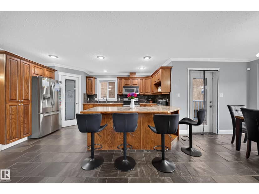 6904 18 AV SW — photo 20 of 40