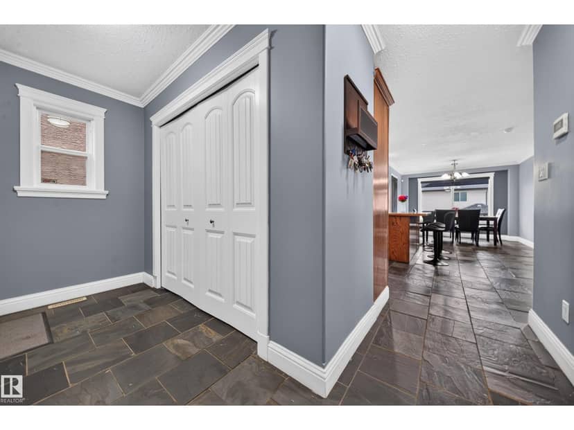 6904 18 AV SW — photo 29 of 40