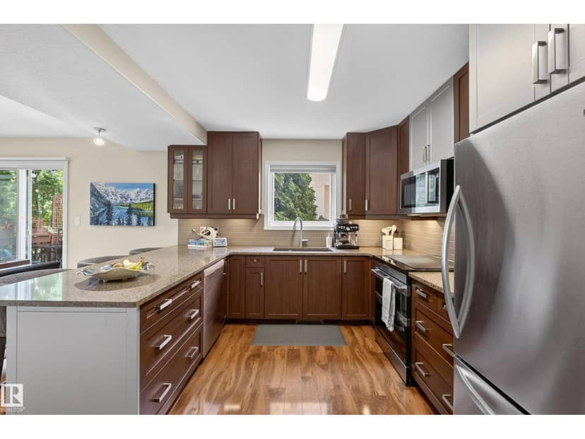 10746 University AV NW — photo 15 of 40