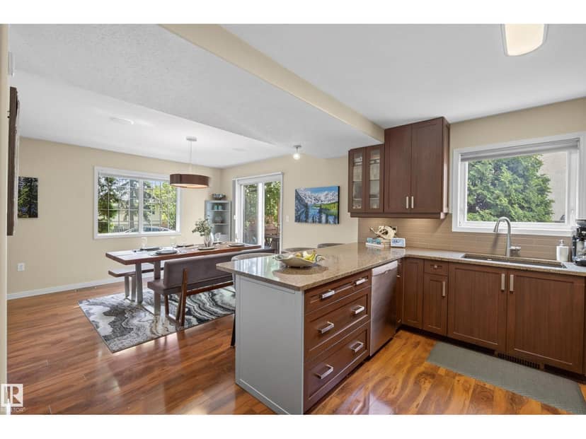 10746 University AV NW — photo 18 of 40
