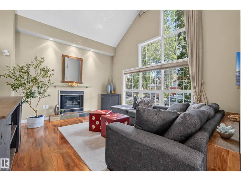 10746 University AV NW, Edmonton, photo 7