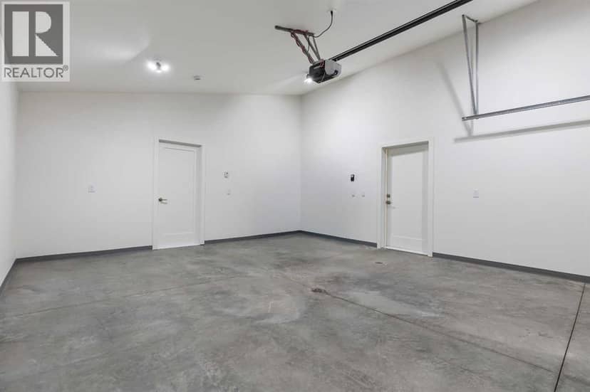 8 Diamond Valley Close — photo 30 of 38