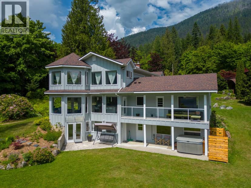 4161 HEROUX Road, Nelson, photo 5