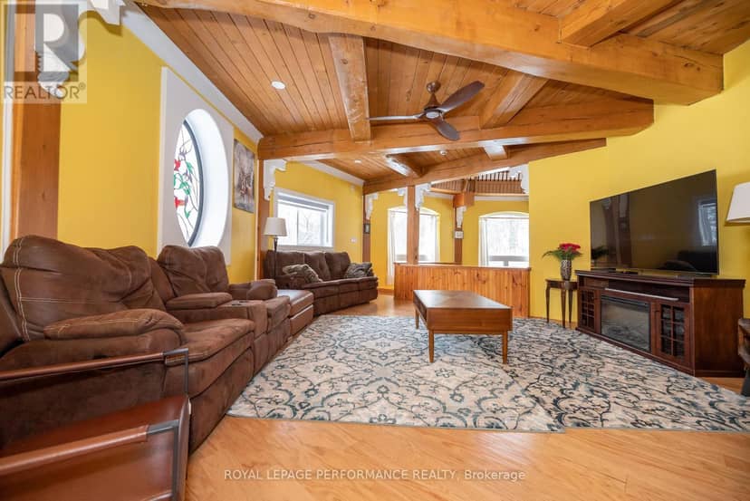 1371 Victoria Street — photo 15 of 40