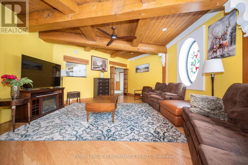 1371 Victoria Street — photo 16 of 40