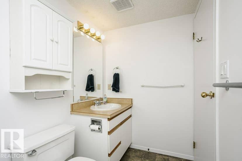 #207 4906 47 AV — photo 34 of 40