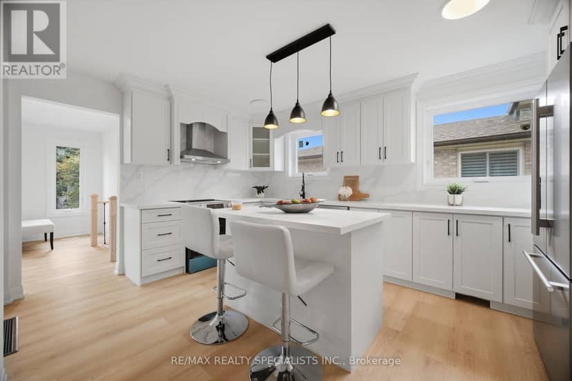 565 Hayward Crescent — photo 18 of 40
