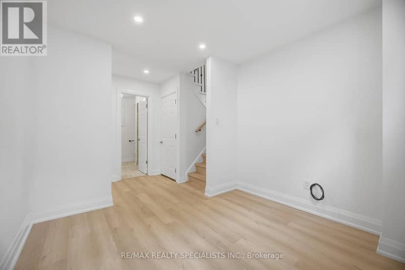 565 Hayward Crescent — photo 25 of 40